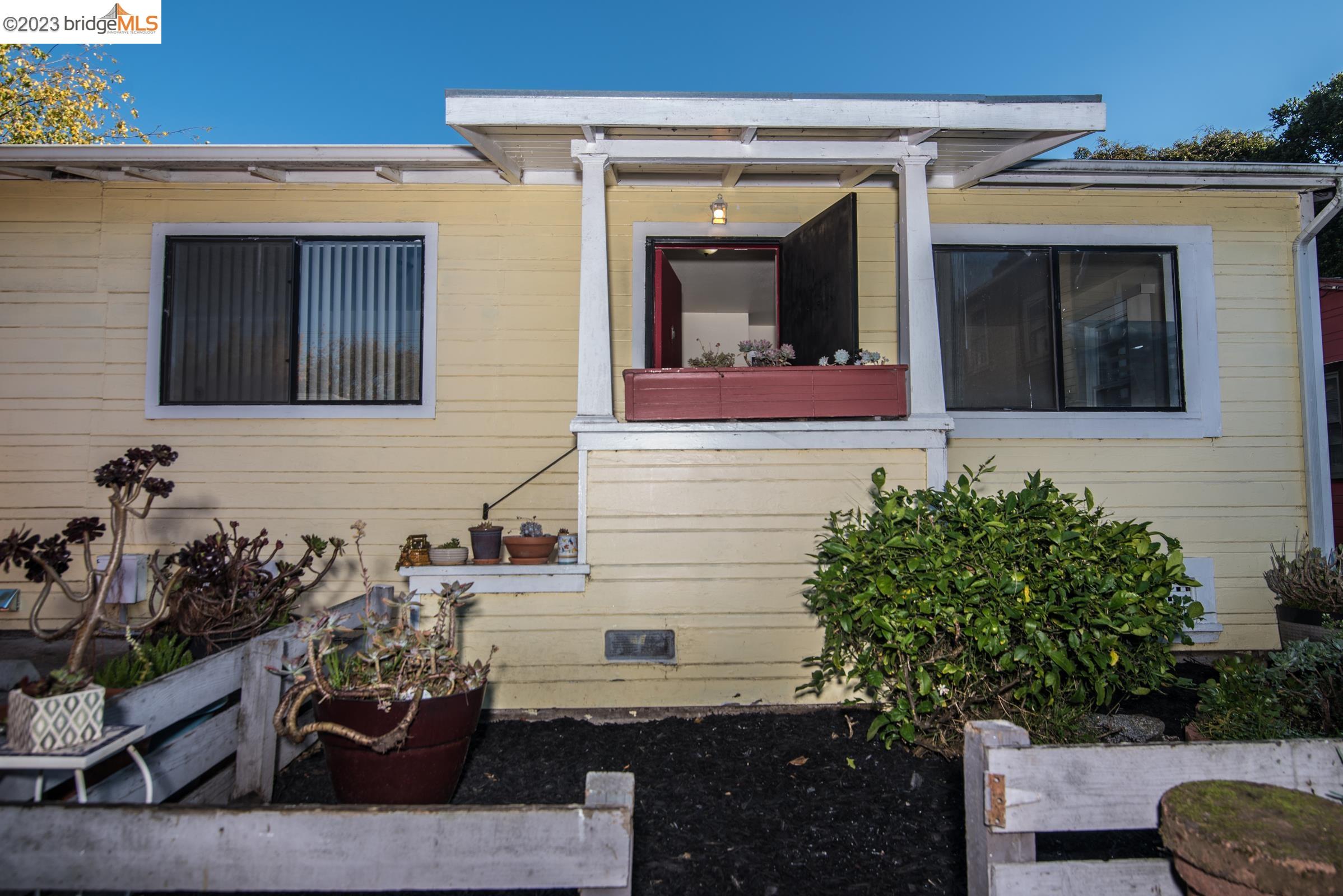 2205 Curtis Street Berkeley, CA 94702 - Photo 2 of 38 front view of a house