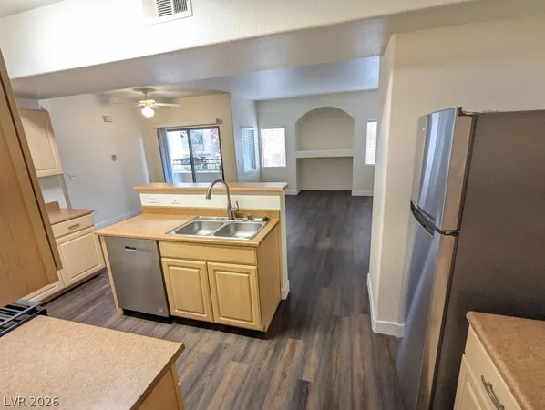 $1,375 | 8250 North Grand Canyon Drive, Unit 1044, Las Vegas, NV 89166