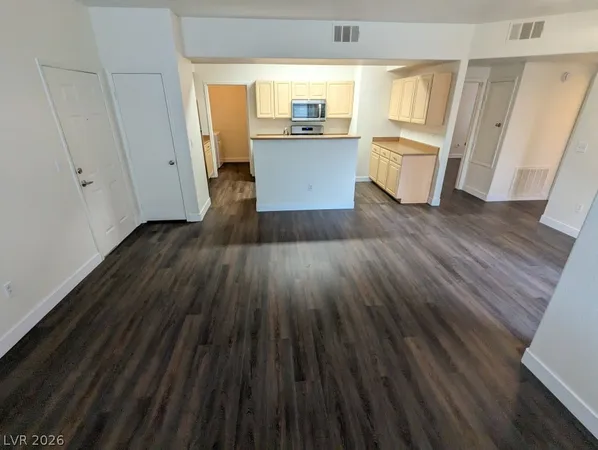 $1,375 | 8250 North Grand Canyon Drive, Unit 1044, Las Vegas, NV 89166