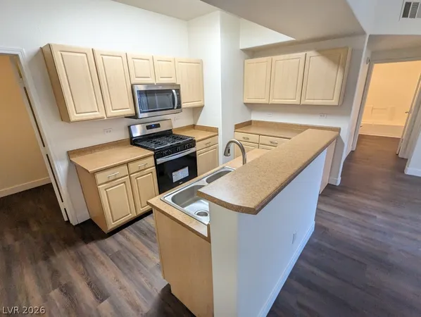 $1,375 | 8250 North Grand Canyon Drive, Unit 1044, Las Vegas, NV 89166
