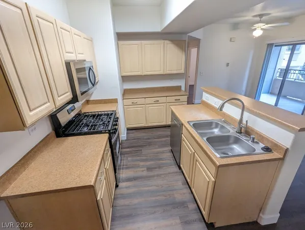 $1,375 | 8250 North Grand Canyon Drive, Unit 1044, Las Vegas, NV 89166
