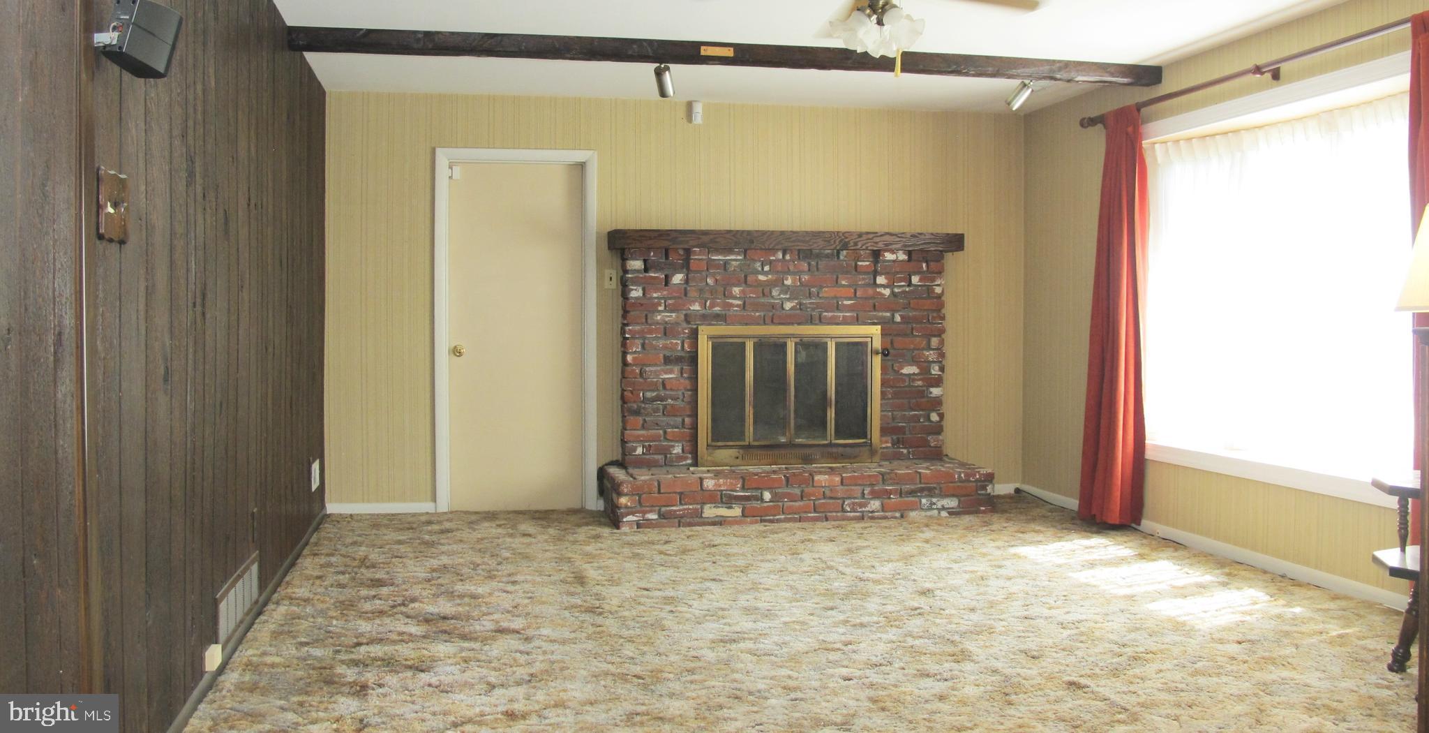 421 Pomona Road Cinnaminson, NJ 08077 - Photo 13 of 27 Access to Garage