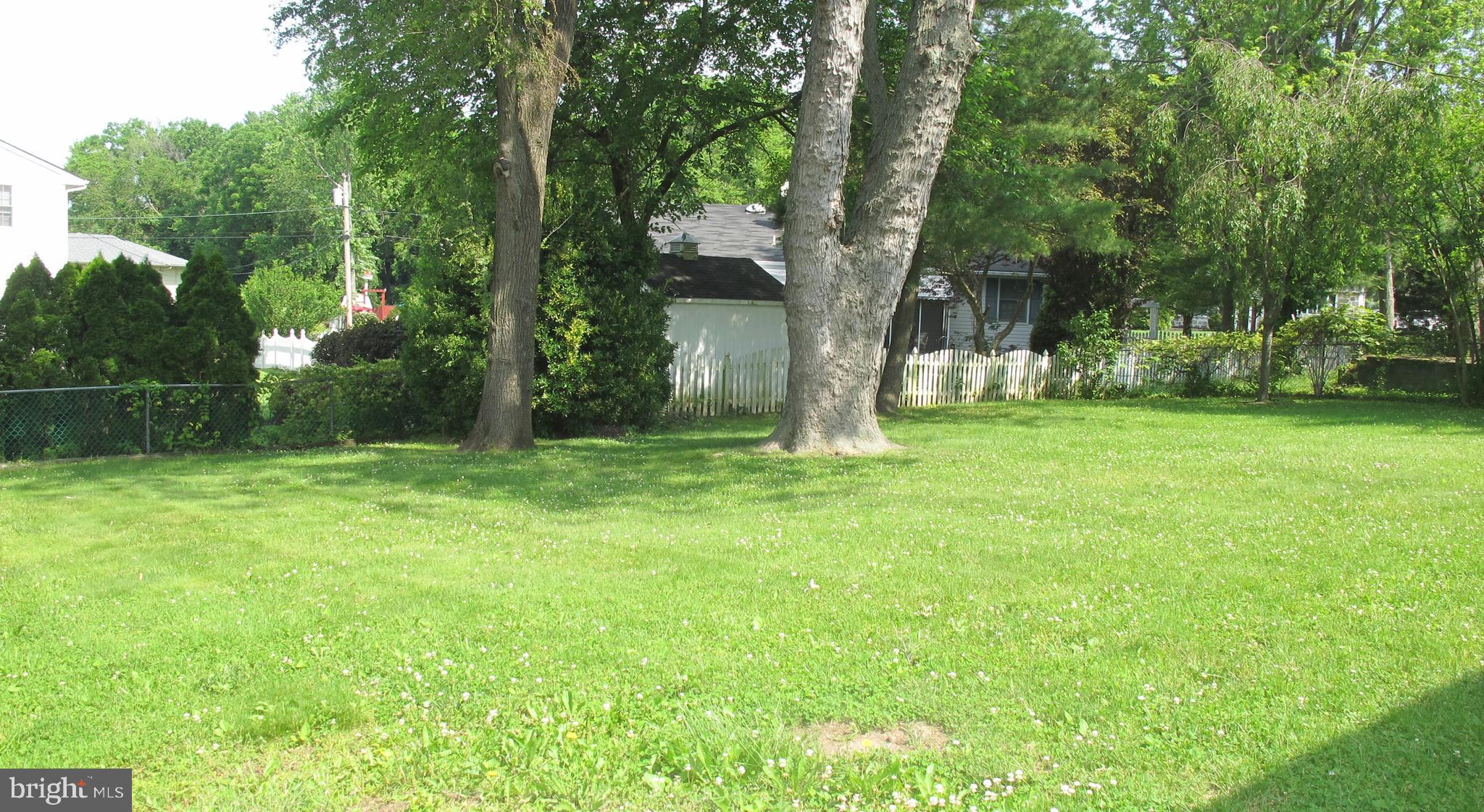 421 Pomona Road Cinnaminson, NJ 08077 - Photo 27 of 27 Spacious Backyard