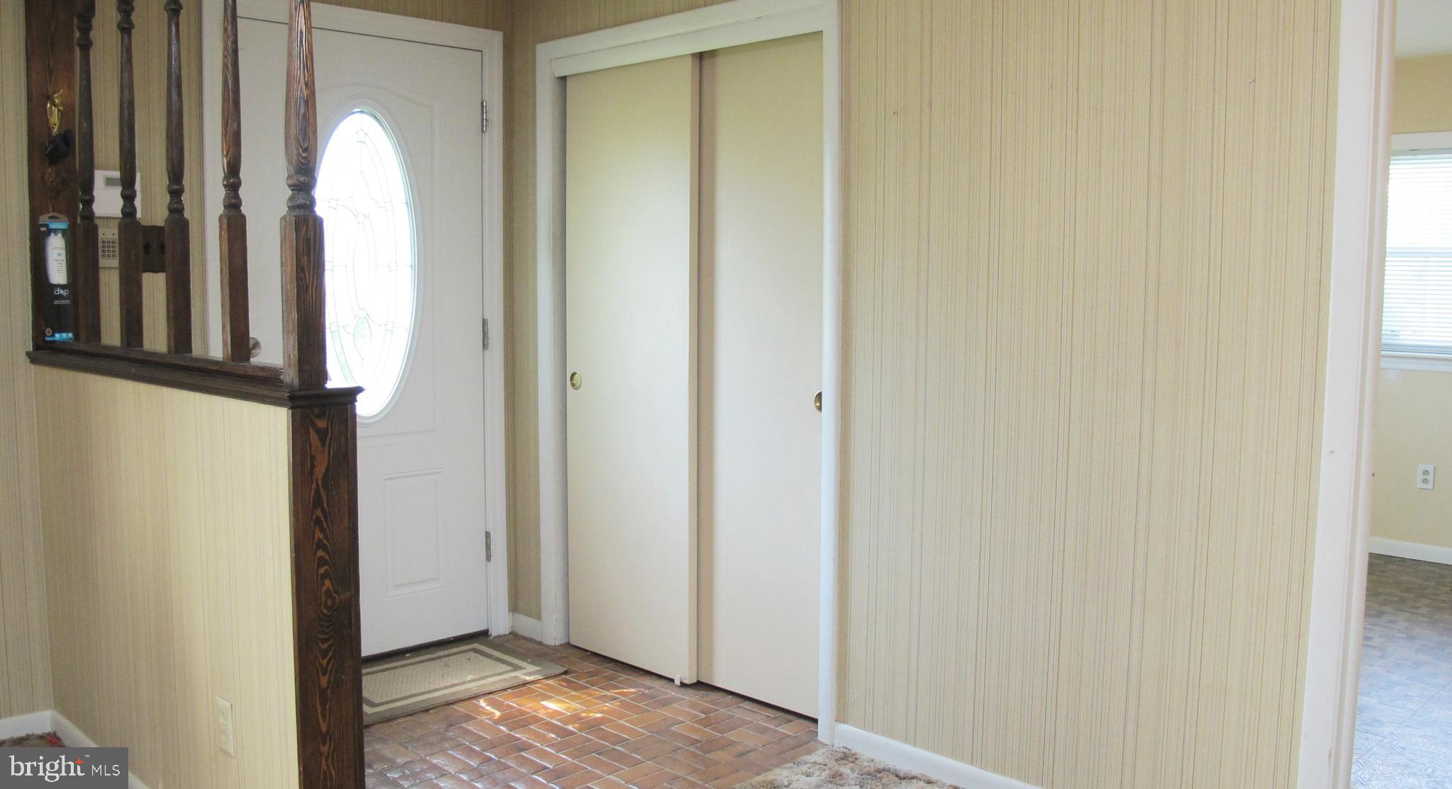 421 Pomona Road Cinnaminson, NJ 08077 - Photo 5 of 27 Guest Closet