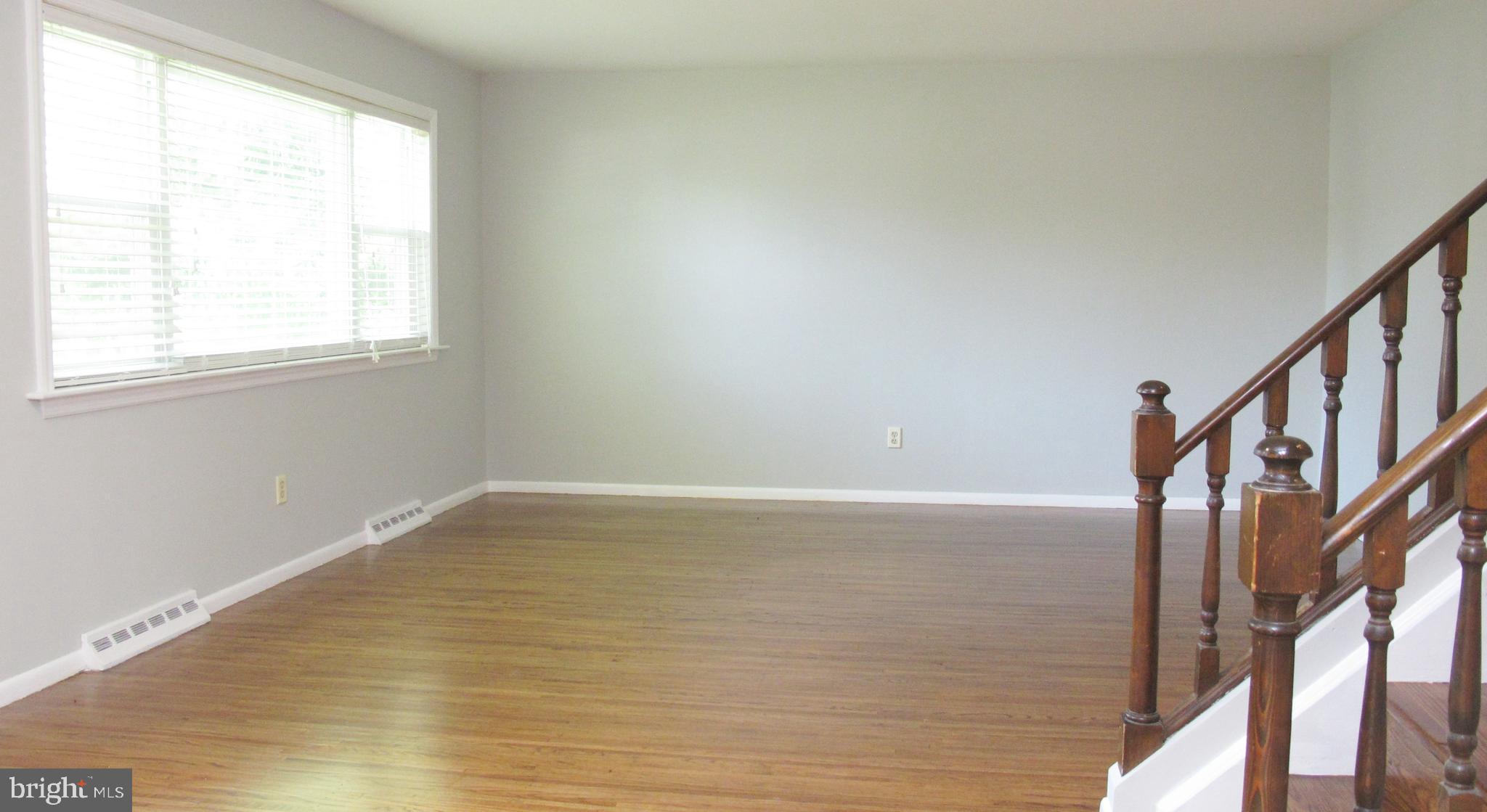 421 Pomona Road Cinnaminson, NJ 08077 - Photo 7 of 27 Expansive Living Room