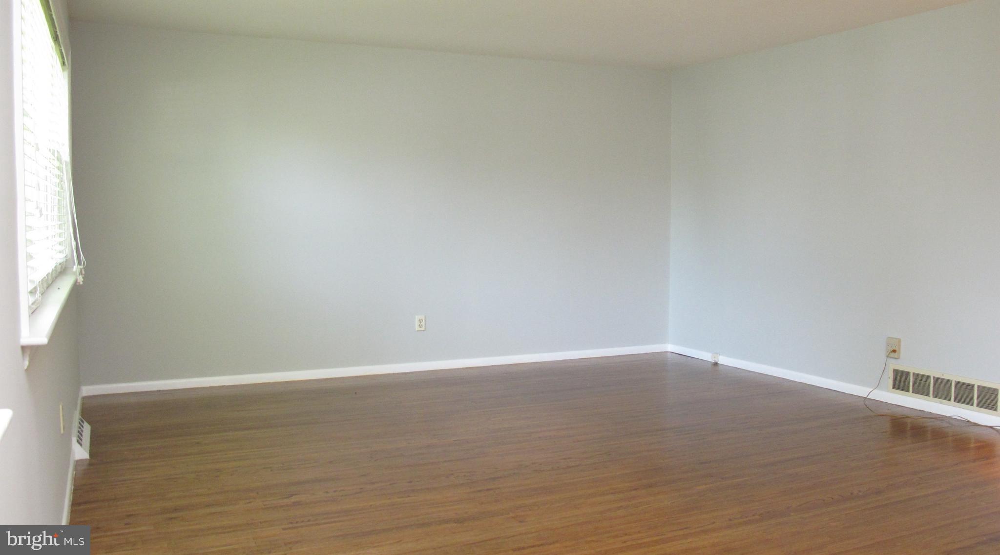 421 Pomona Road Cinnaminson, NJ 08077 - Photo 8 of 27 NEWLY Refinished Hardwood Flooring