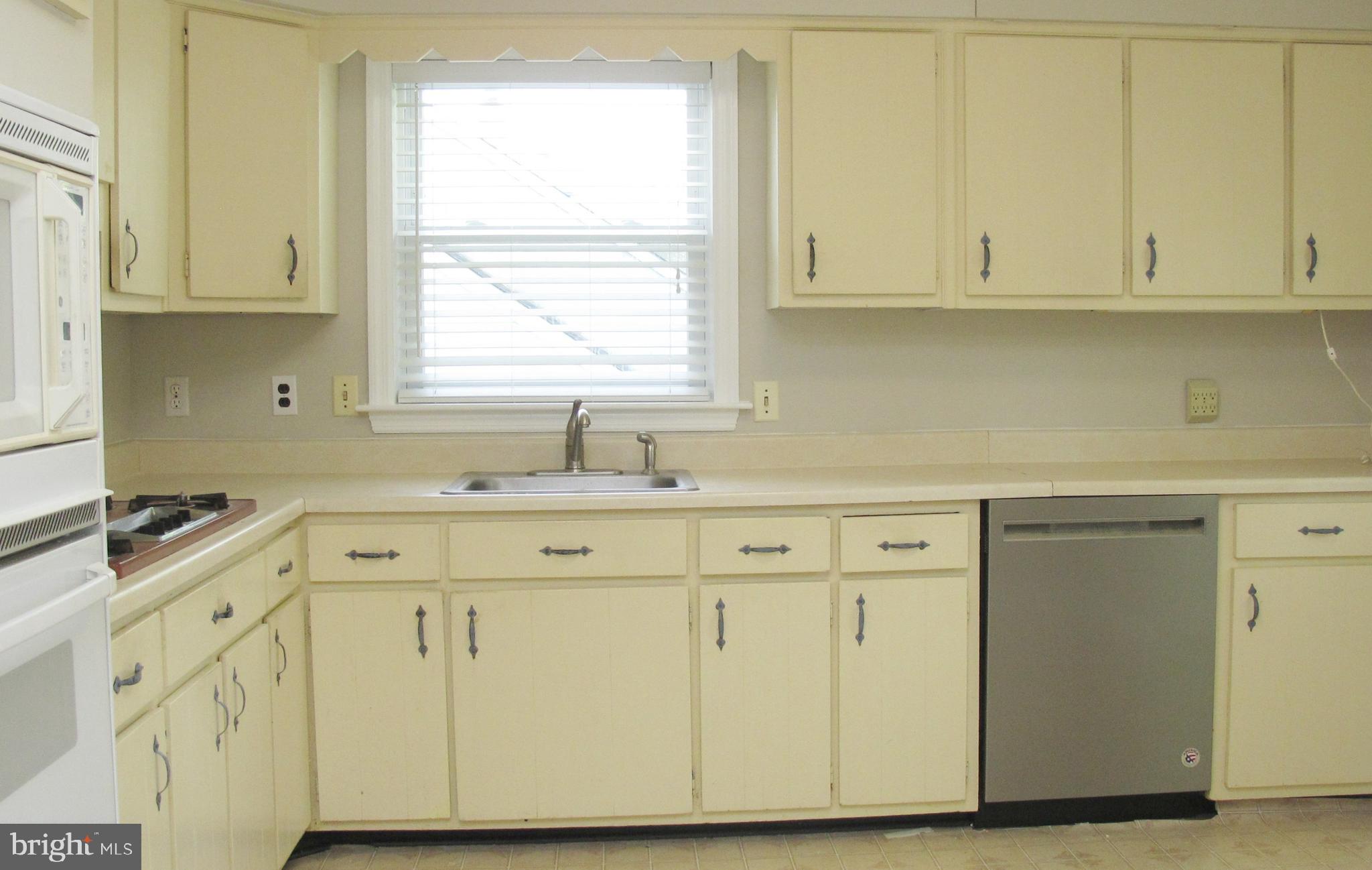 421 Pomona Road Cinnaminson, NJ 08077 - Photo 10 of 27 Eat-In Kitchen