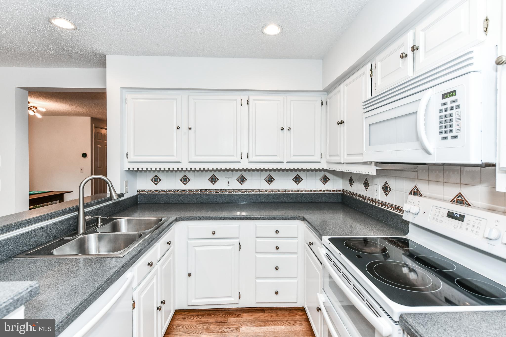 1407 Newport Spring Court Reston, VA 20194 - Photo 14 of 50 Kitchen