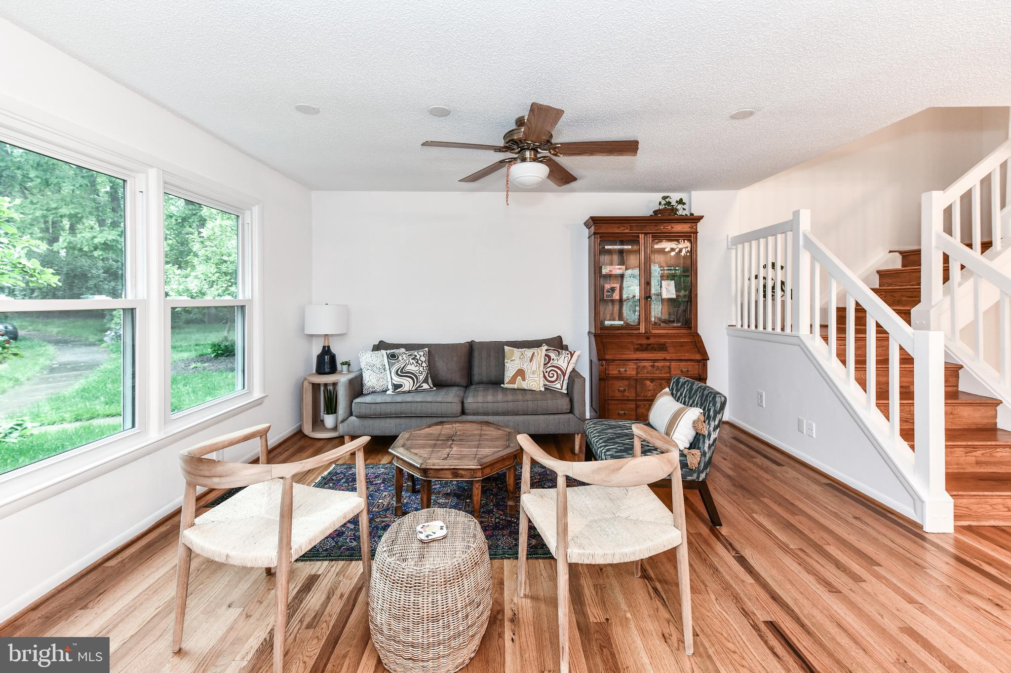 1407 Newport Spring Court Reston, VA 20194 - Photo 4 of 50 Living Room