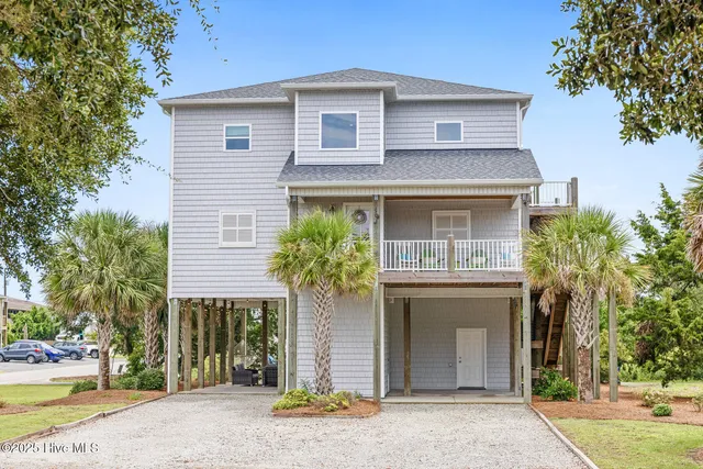 $1,359,000 | 501 Bridgers Avenue, Topsail Beach, NC 28445