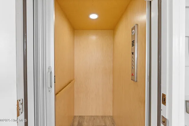 $1,359,000 | 501 Bridgers Avenue, Topsail Beach, NC 28445