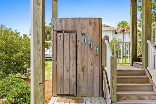 $1,359,000 | 501 Bridgers Avenue, Topsail Beach, NC 28445