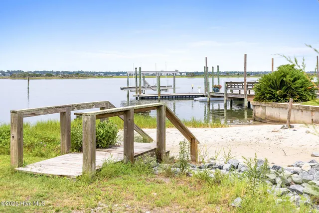$1,359,000 | 501 Bridgers Avenue, Topsail Beach, NC 28445