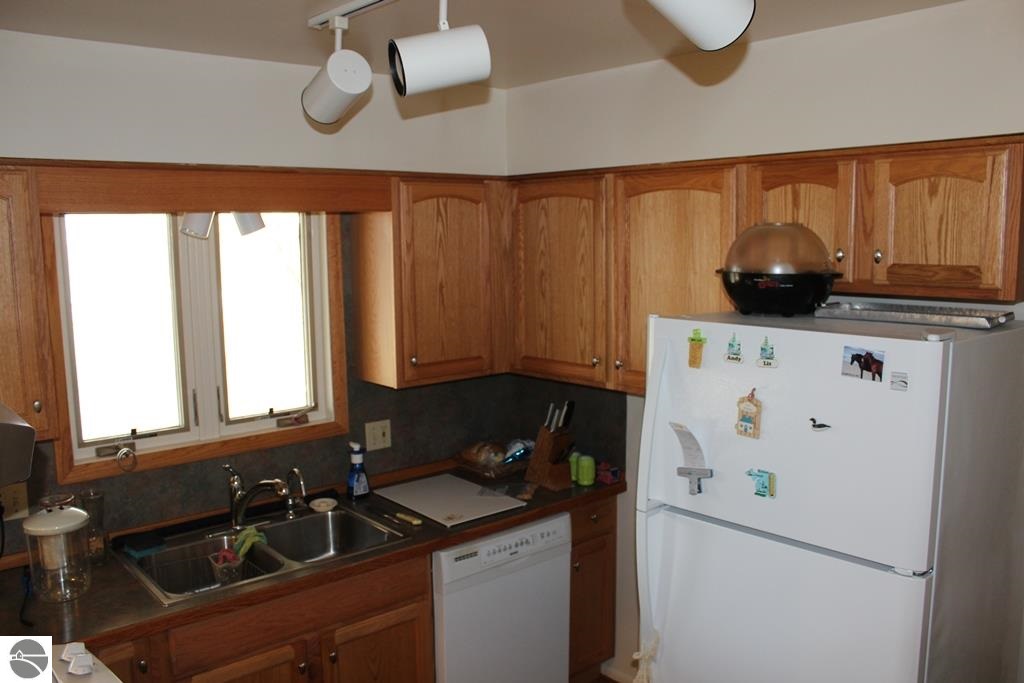 7064 South Crawford Road Shepherd, MI 48883 - Photo 8 of 34 1796282-7.JPG