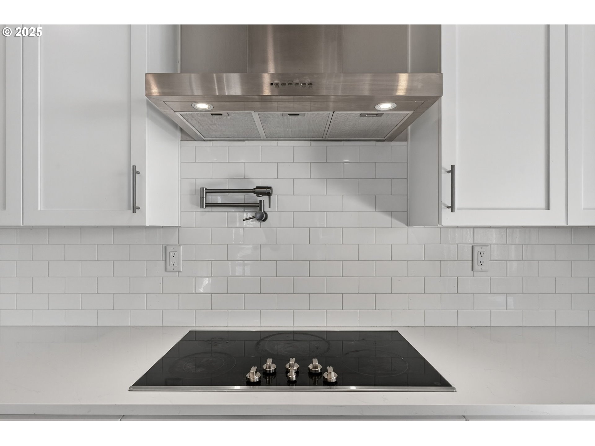 9863 Southwest Ridge Drive Beaverton, OR 97007 - Photo 15 of 48 a bathroom with shower