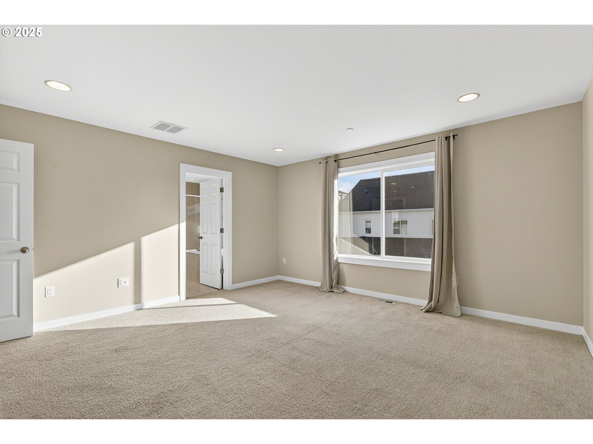 9863 Southwest Ridge Drive Beaverton, OR 97007 - Photo 22 of 48 a view of empty room