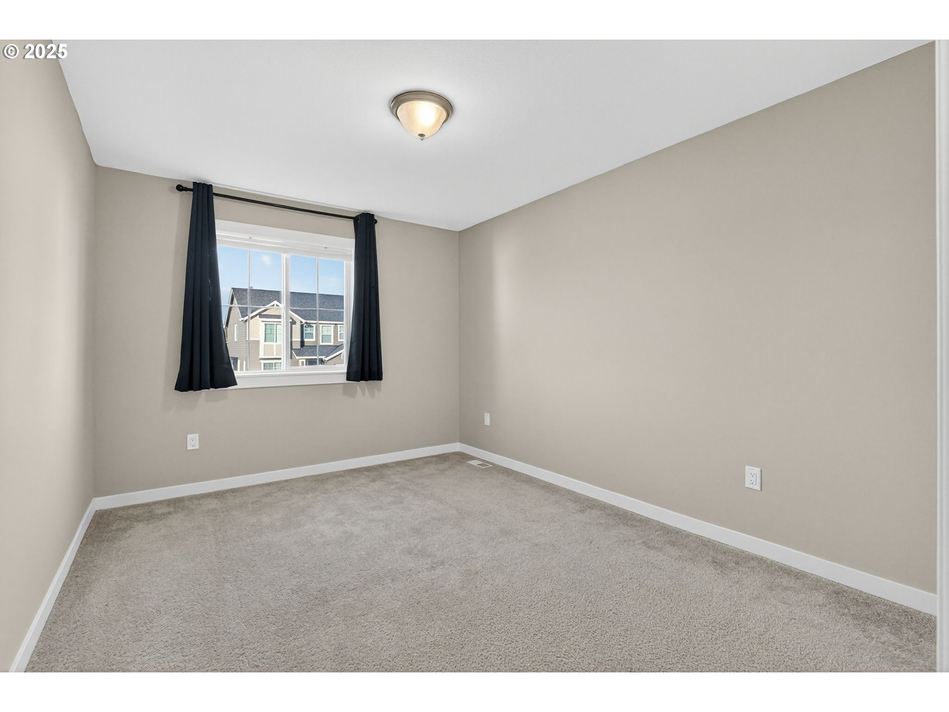 9863 Southwest Ridge Drive Beaverton, OR 97007 - Photo 32 of 48 an empty room with windows