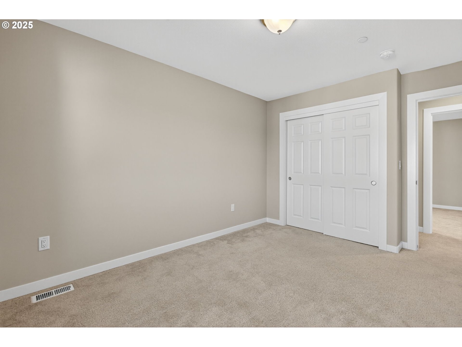 9863 Southwest Ridge Drive Beaverton, OR 97007 - Photo 33 of 48 an empty room with closet