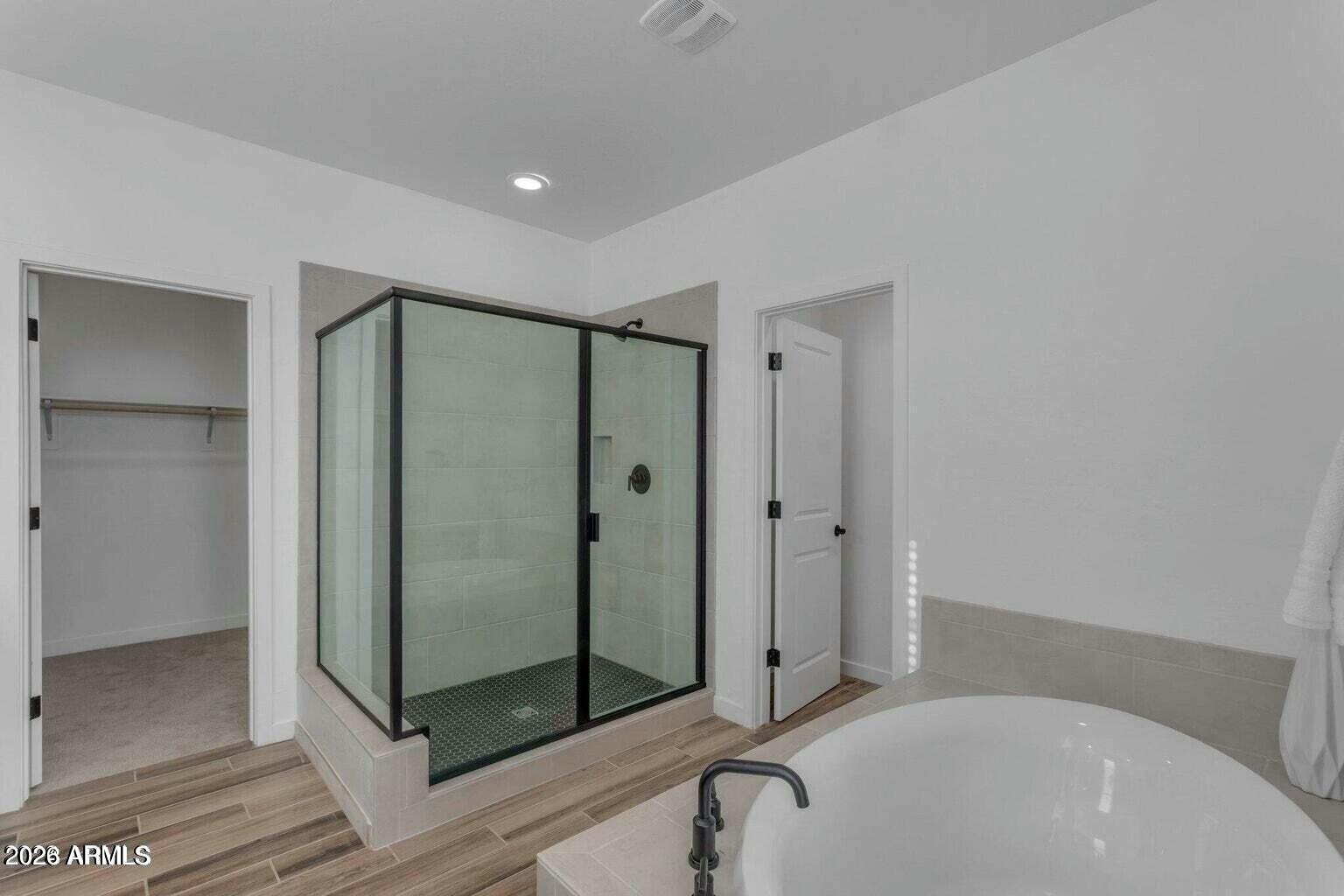 6434 North 17th Street Phoenix, AZ 85016 - Photo 34 of 38 a bathroom with a tub and shower