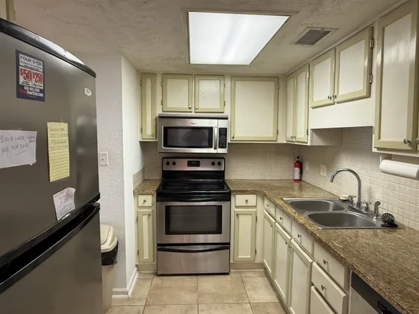 $1,300 | 407 76th Avenue North, Unit A, Myrtle Beach, SC 29572