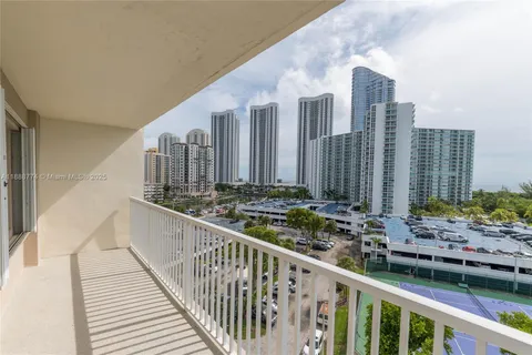 $535,000 | 300 Bayview Drive, Unit 716, Sunny Isles Beach, FL 33160