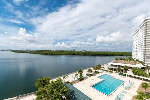 $535,000 | 300 Bayview Drive, Unit 716, Sunny Isles Beach, FL 33160