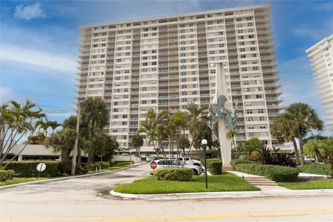 $535,000 | 300 Bayview Drive, Unit 716, Sunny Isles Beach, FL 33160