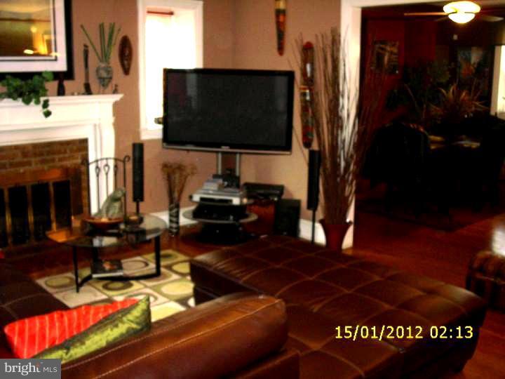 5039 Copley Road Philadelphia, PA 19144 - Photo 5 of 18 Living Room