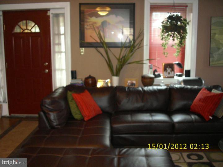 5039 Copley Road Philadelphia, PA 19144 - Photo 7 of 18 Living Room