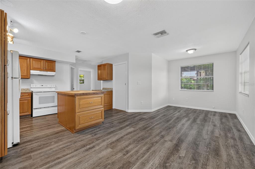 397 2nd Street Southwest Largo, FL 33770 - Photo 3 of 25