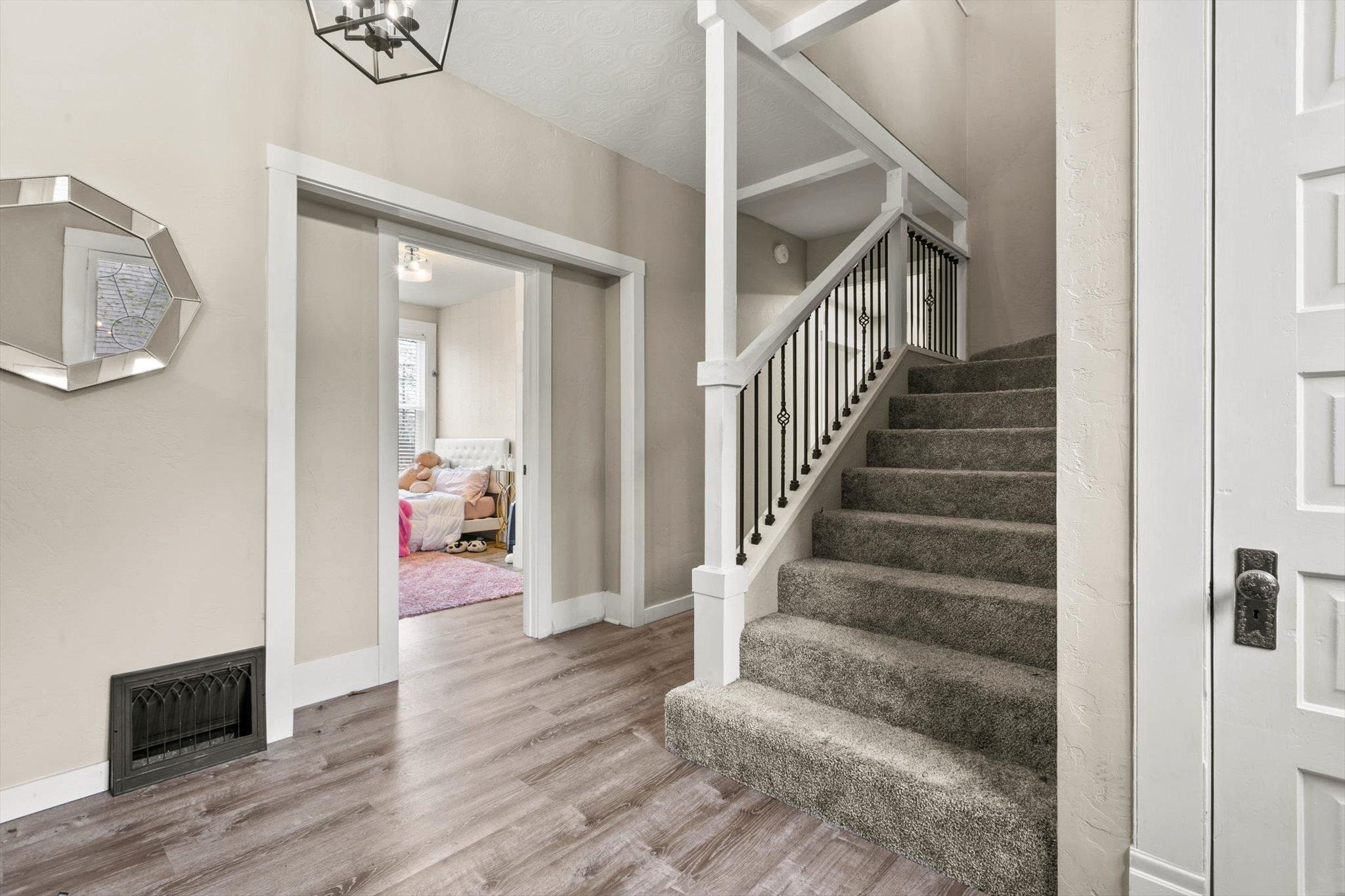 734 East Indiana Avenue Spokane, WA 99207 - Photo 5 of 31