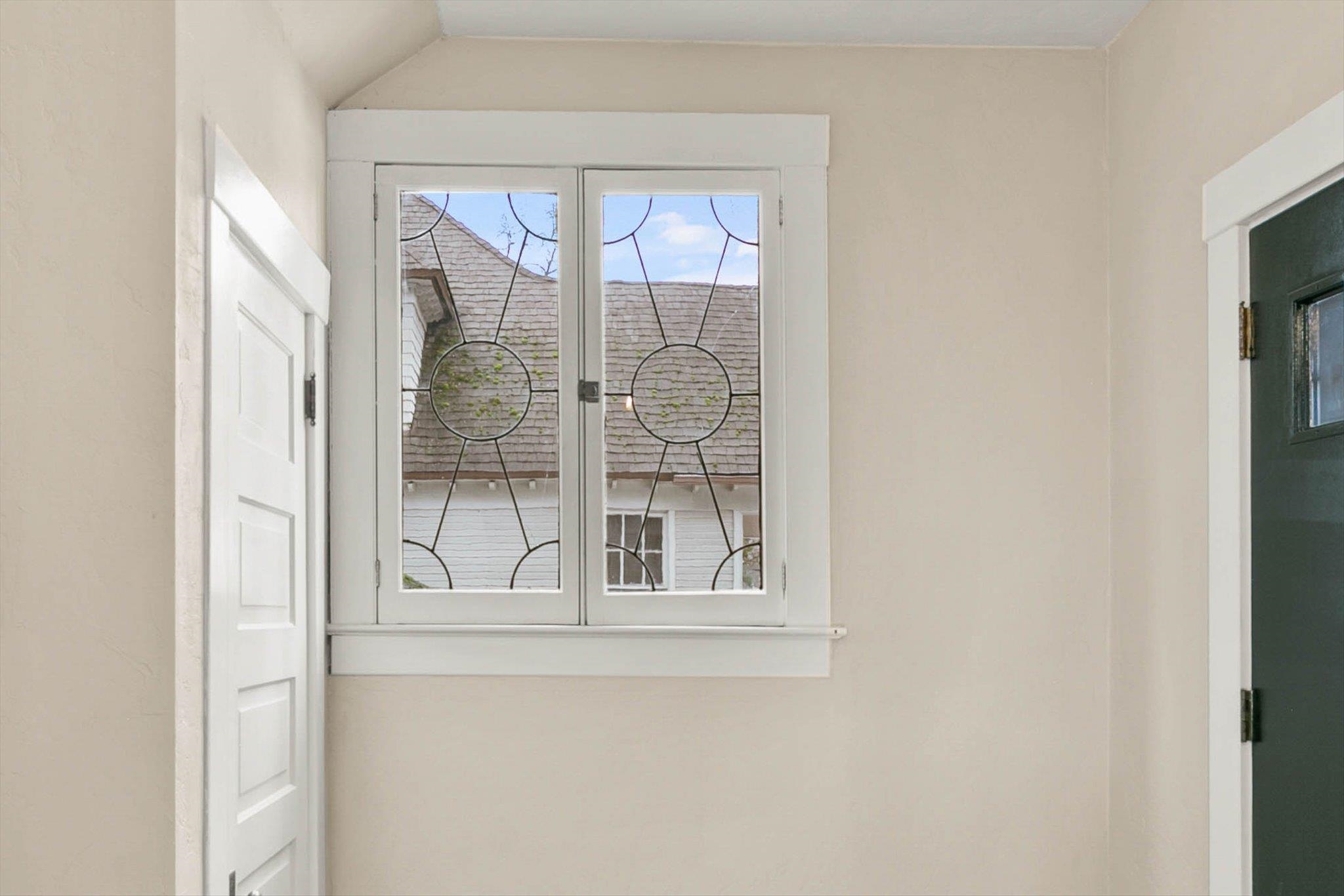 734 East Indiana Avenue Spokane, WA 99207 - Photo 6 of 31