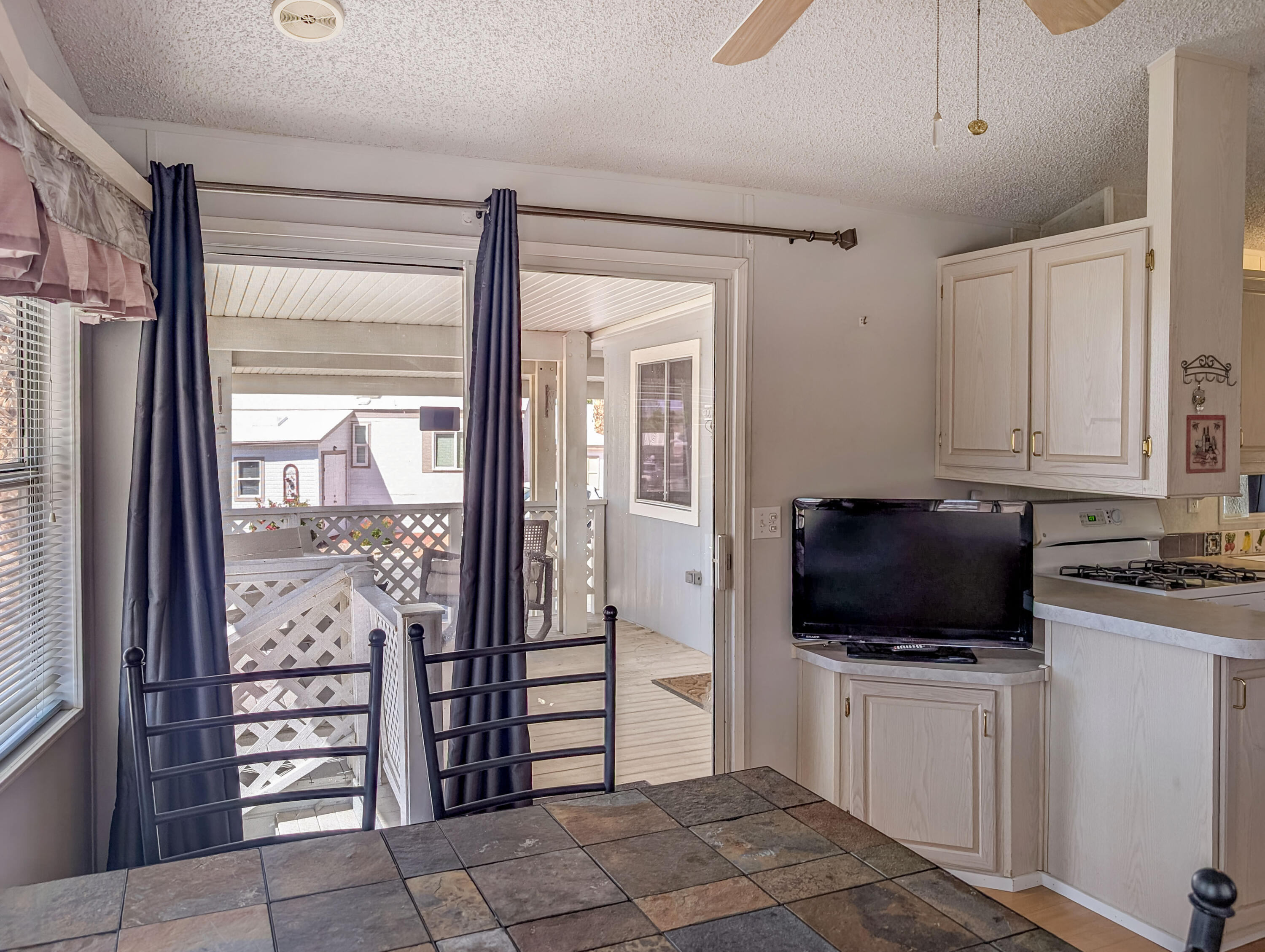 70200 Dillon Road, Unit 517 Desert Hot Springs, CA 92241 - Photo 13 of 32 a view of a livingroom with furniture and a flat screen tv