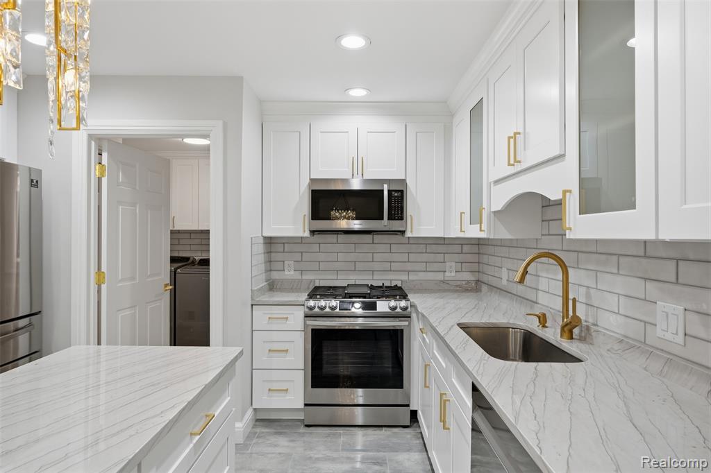 4212 April Lane Sterling Heights, MI 48310 - Photo 15 of 61