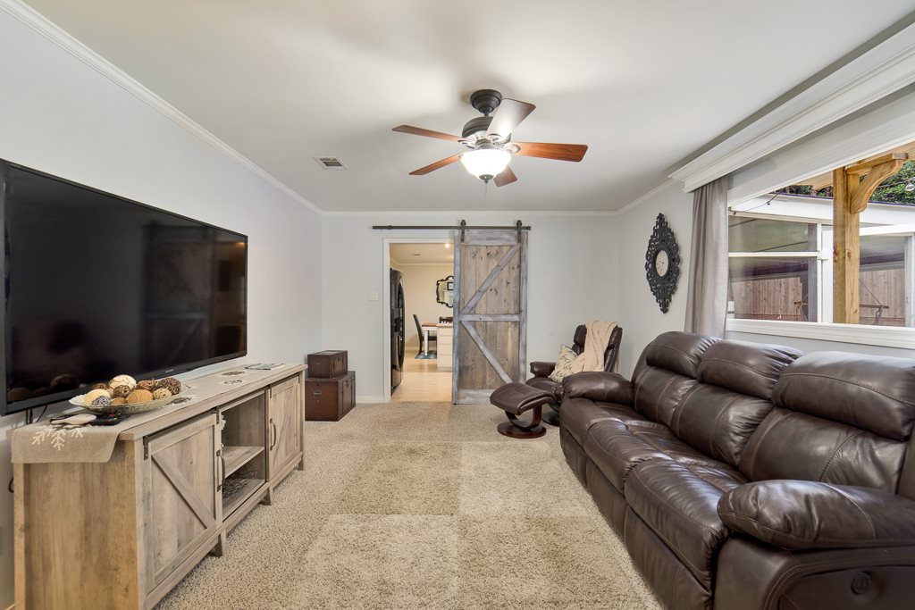 113 Avon Circle East Daphne, AL 36526 - Photo 19 of 34 Living Room
