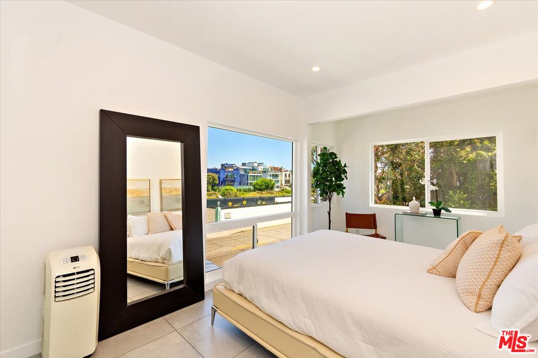 20 Ironsides Street, Unit 3 Marina del Rey, CA 90292 - Photo 19 of 32 a bedroom with furniture and a large window