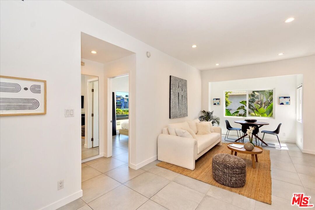20 Ironsides Street, Unit 3 Marina del Rey, CA 90292 - Photo 23 of 32 a living room with furniture and a table