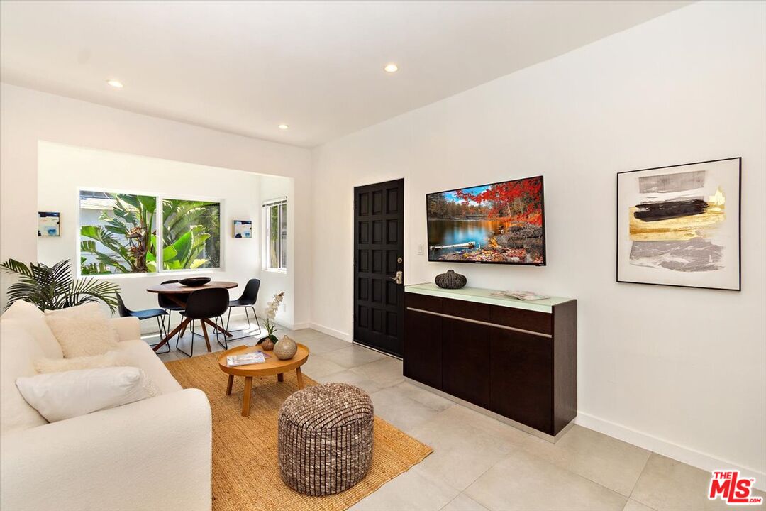 20 Ironsides Street, Unit 3 Marina del Rey, CA 90292 - Photo 25 of 32 a living room with furniture and a flat screen tv