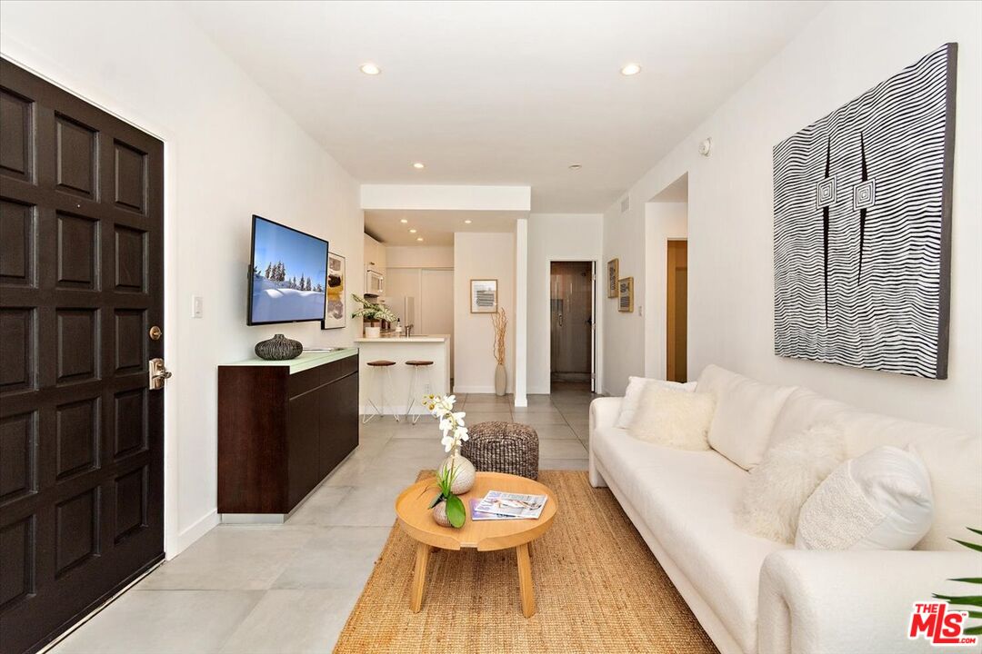 20 Ironsides Street, Unit 3 Marina del Rey, CA 90292 - Photo 26 of 32 a living room with furniture and a book shelf