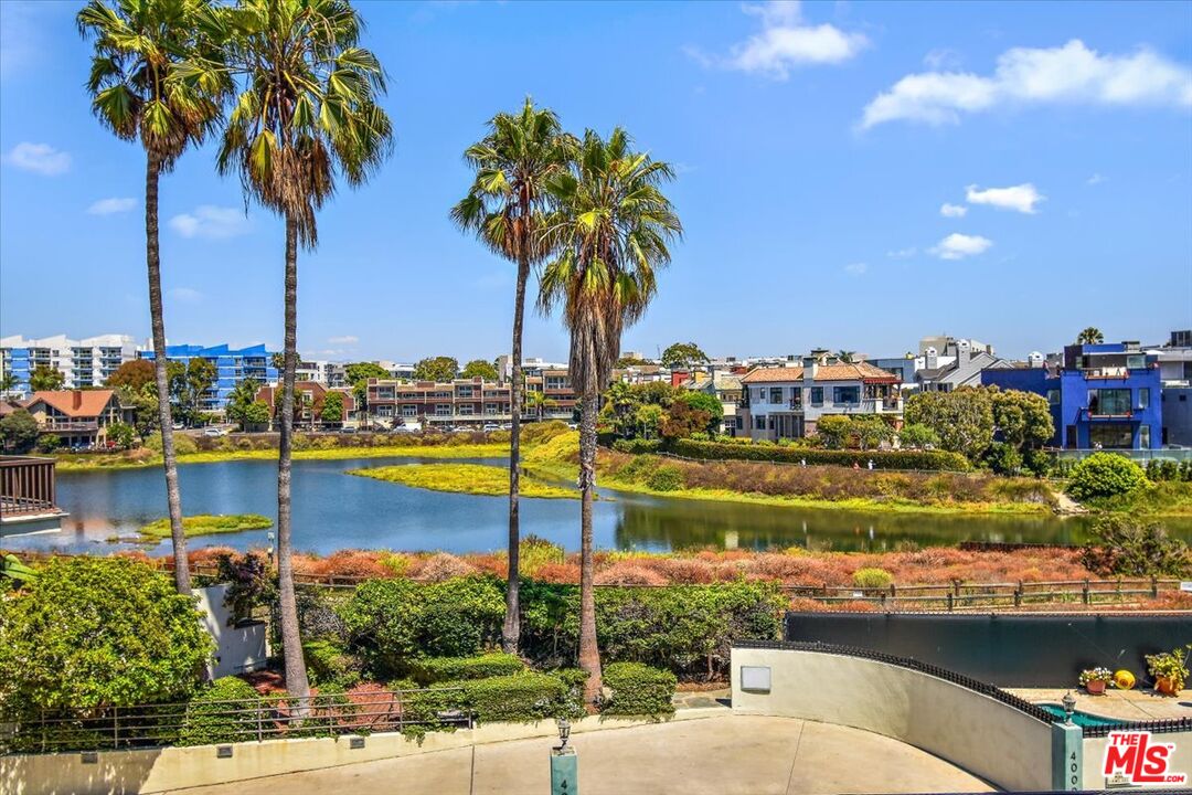 20 Ironsides Street, Unit 3 Marina del Rey, CA 90292 - Photo 3 of 32 a view of a swimming pool with a table and chairs
