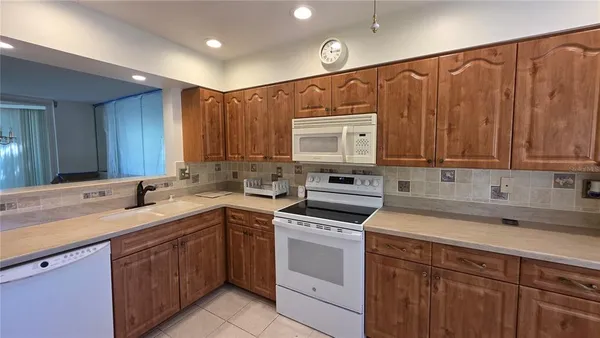 $2,500 | 6101 34th Street West, Unit 27C, Bradenton, FL 34210