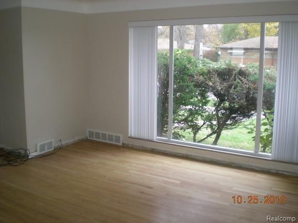 12801 Salem Road Redford, MI 48239 - Photo 2 of 16 Living Room