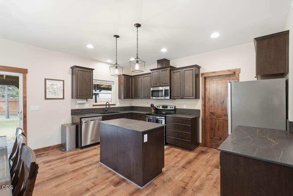 56058 Snow Goose Road Bend, OR 97707 - Photo 12 of 47