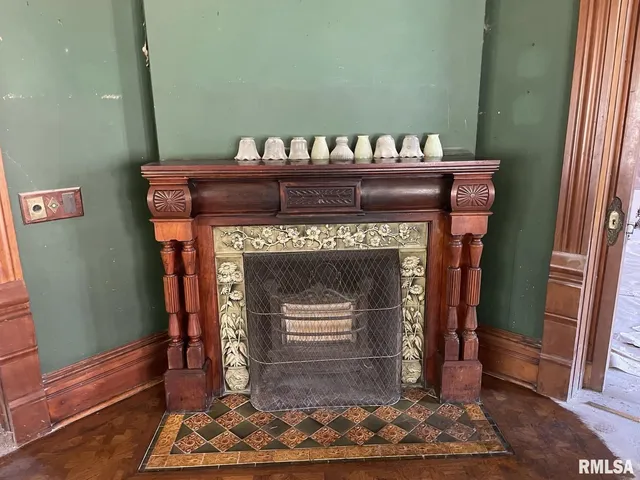 $165,000 | 429 West High Street, Peoria, IL 61606