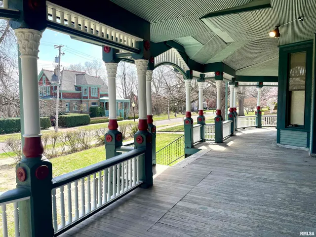 $165,000 | 429 West High Street, Peoria, IL 61606