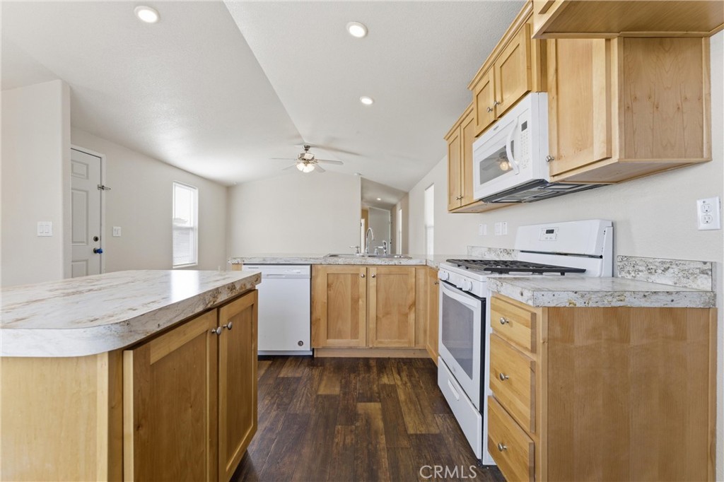 20683 Waalew Road, Unit SPC B48 Apple Valley, CA 92307 - Photo 12 of 31