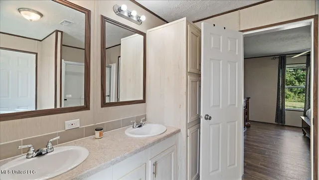 $215,000 | 2125 Seaton Road, Raymond, MS 39154