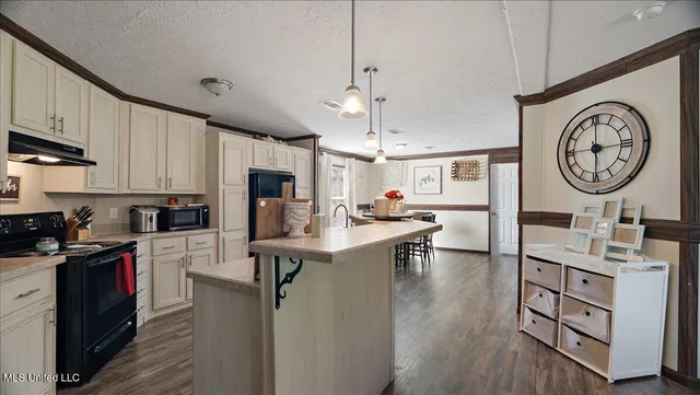 $215,000 | 2125 Seaton Road, Raymond, MS 39154