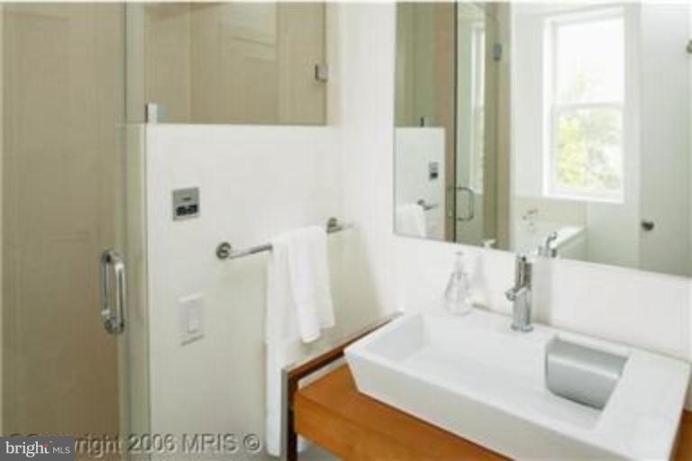 1516 R Street Northwest, Unit 4 Washington, DC 20009 - Photo 4 of 8 Bath #1