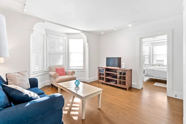 $3,500,000 | 35 New York Avenue, Oak Bluffs, MA 02557